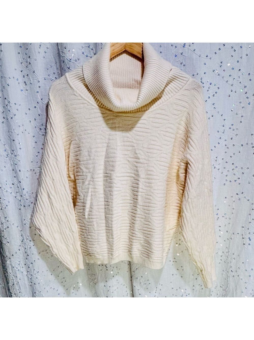 Cyrus Luxuriously Soft Cream Color Batwing Sleeve Cowl Neck Sweater | Size Large
